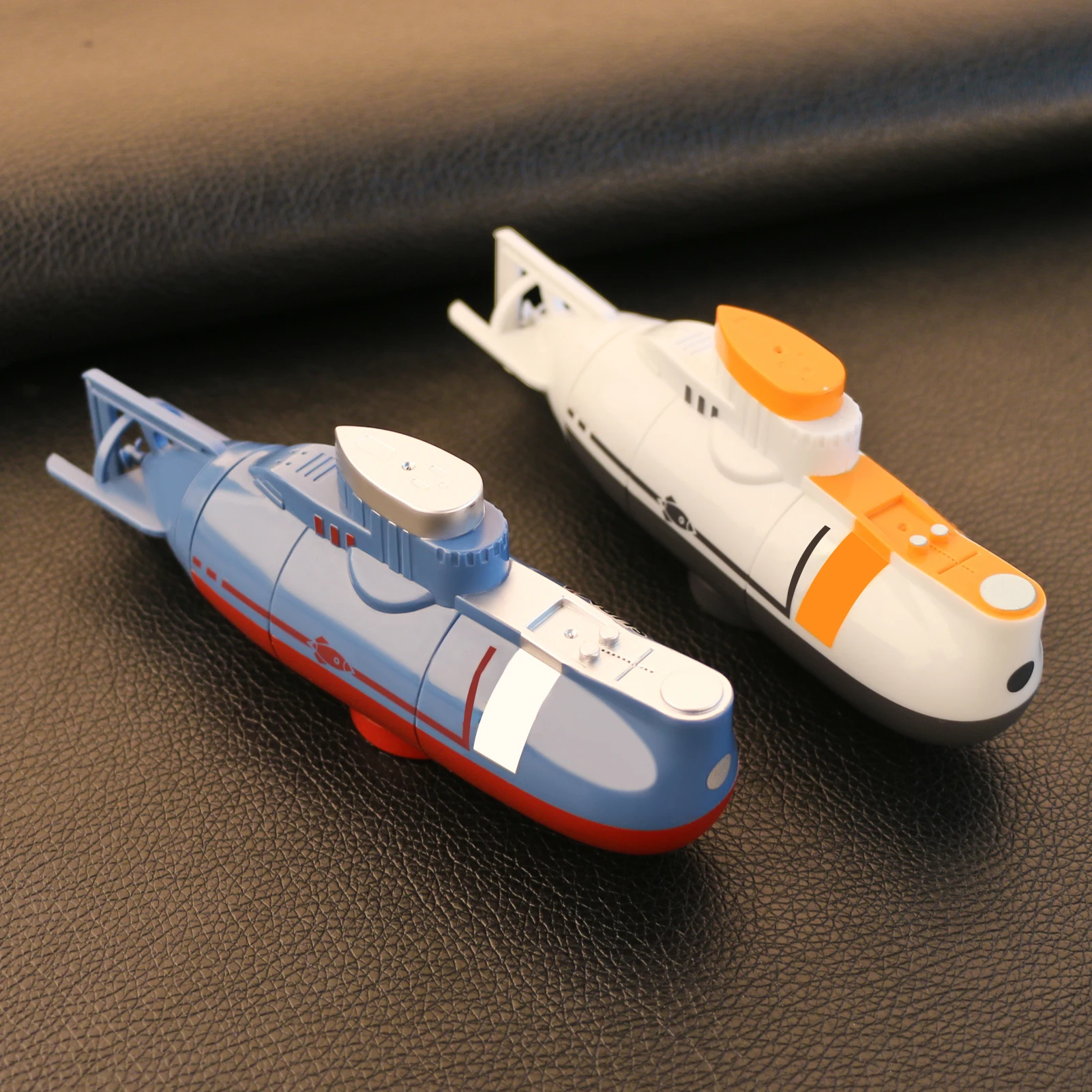 Mini RC Submarine 0.1m/s Speed Remote Control Boat Waterproof Diving Toy Simulation Model for Kids Christmas Gift New Year Gift